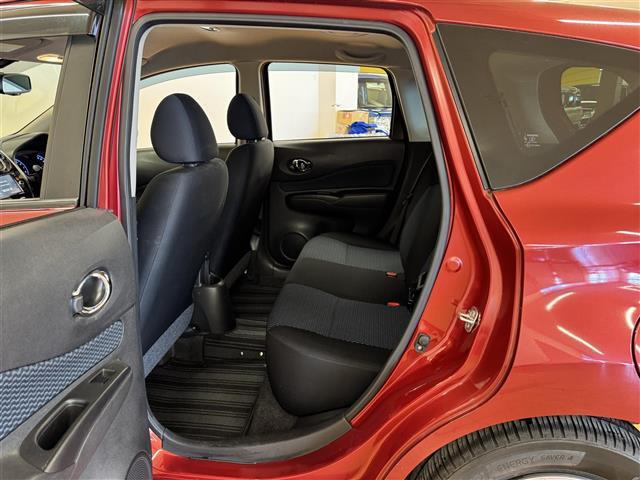 ノート Ｘ　エアロスタイル　純正ナビ　全方位モニター　車線逸脱警報　衝突軽減ブレーキ　ステアリングスイッチ　アームレスト　プッシュスタート　スマートキー　電動格納ミラー　前方ドライブレコーダー　純正フロアマット　オートライト（12枚目）