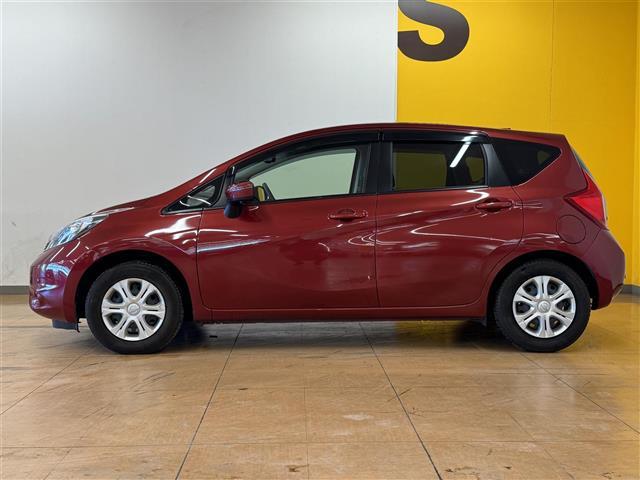 ノート Ｘ　エアロスタイル　純正ナビ　全方位モニター　車線逸脱警報　衝突軽減ブレーキ　ステアリングスイッチ　アームレスト　プッシュスタート　スマートキー　電動格納ミラー　前方ドライブレコーダー　純正フロアマット　オートライト（29枚目）