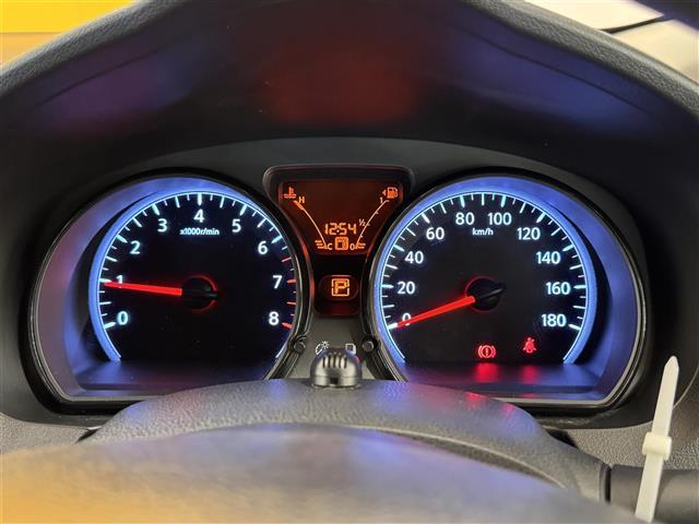 ノート Ｘ　エアロスタイル　純正ナビ　全方位モニター　車線逸脱警報　衝突軽減ブレーキ　ステアリングスイッチ　アームレスト　プッシュスタート　スマートキー　電動格納ミラー　前方ドライブレコーダー　純正フロアマット　オートライト（32枚目）