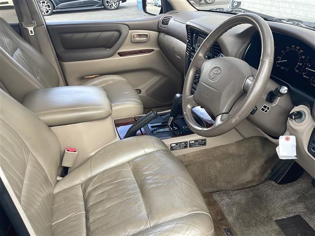 ランドクルーザー100 VXリミテッド サンルーフ ルーフレール シートヒーター レザーシート ドライブレコーダー クルーズコントロール ABS クルーズコントロール 純正フロアマット 純正アルミホイール AAC 4WD オートライト(21枚目)