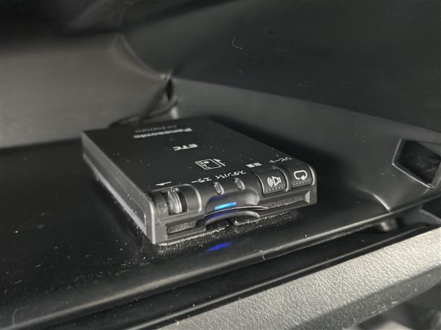 ハイラックス Z 社外ナビ 衝突軽減 バックカメラ ETC Bluetooth CD DVD フルセグ センターデフロック ダウンヒルアシストコントロール パワーウィンドウ パワーステアリング 横滑り防止 オートライト(7枚目)