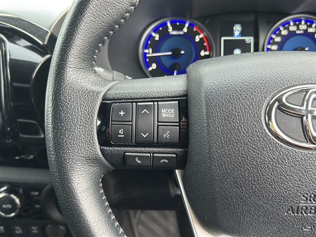 ハイラックス Z 社外ナビ 衝突軽減 バックカメラ ETC Bluetooth CD DVD フルセグ センターデフロック ダウンヒルアシストコントロール パワーウィンドウ パワーステアリング 横滑り防止 オートライト(10枚目)