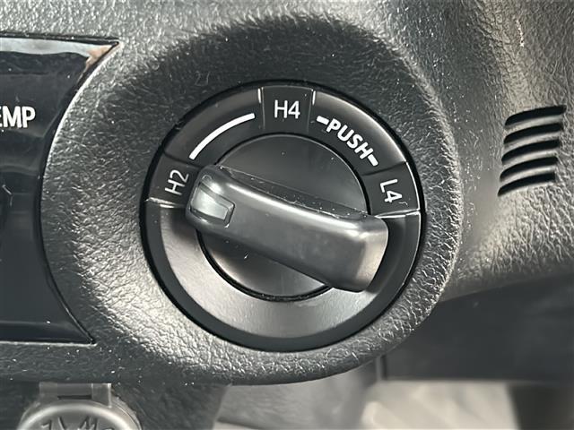 ハイラックス Z 社外ナビ 衝突軽減 バックカメラ ETC Bluetooth CD DVD フルセグ センターデフロック ダウンヒルアシストコントロール パワーウィンドウ パワーステアリング 横滑り防止 オートライト(16枚目)