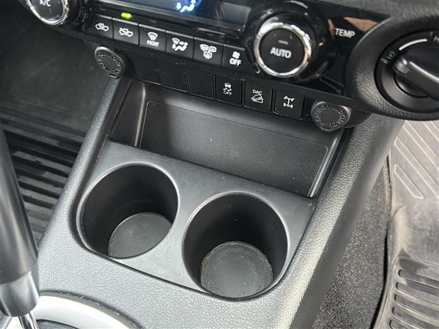 ハイラックス Z 社外ナビ 衝突軽減 バックカメラ ETC Bluetooth CD DVD フルセグ センターデフロック ダウンヒルアシストコントロール パワーウィンドウ パワーステアリング 横滑り防止 オートライト(19枚目)