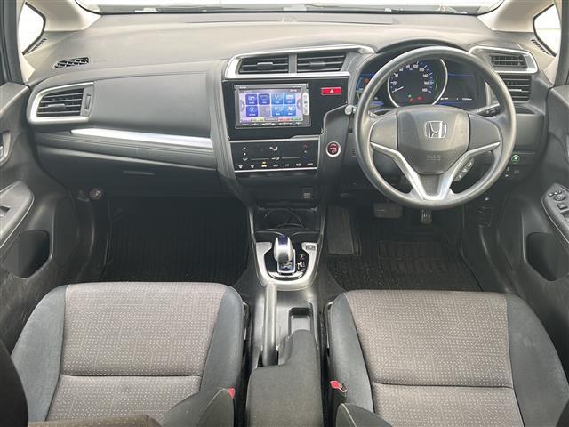 フィットハイブリッド Ｆパッケージ　社外ナビ　ＥＴＣ　ＣＤ　Ｂｌｕｅｔｏｏｔｈ　スマートキー　スペアキー　横滑り防止　エンジンスタートボタン　ＡＡＣ　記録簿（2枚目）