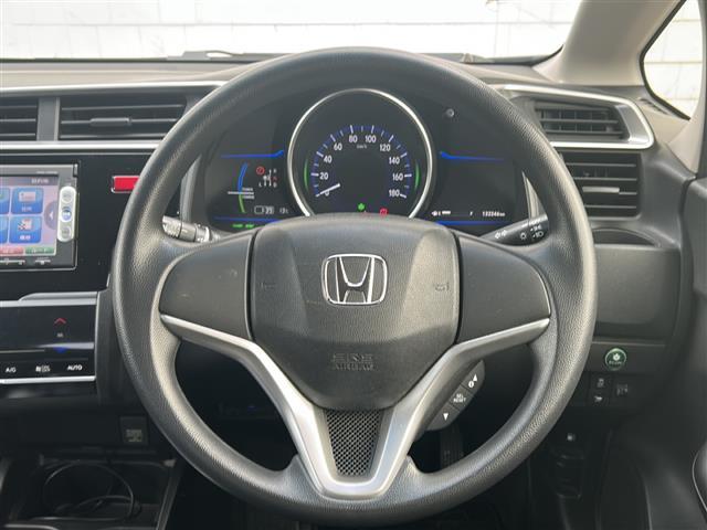 フィットハイブリッド Ｆパッケージ　社外ナビ　ＥＴＣ　ＣＤ　Ｂｌｕｅｔｏｏｔｈ　スマートキー　スペアキー　横滑り防止　エンジンスタートボタン　ＡＡＣ　記録簿（7枚目）