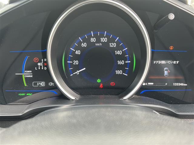 フィットハイブリッド Ｆパッケージ　社外ナビ　ＥＴＣ　ＣＤ　Ｂｌｕｅｔｏｏｔｈ　スマートキー　スペアキー　横滑り防止　エンジンスタートボタン　ＡＡＣ　記録簿（8枚目）
