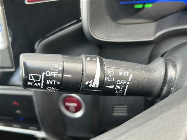 フィットハイブリッド Ｆパッケージ　社外ナビ　ＥＴＣ　ＣＤ　Ｂｌｕｅｔｏｏｔｈ　スマートキー　スペアキー　横滑り防止　エンジンスタートボタン　ＡＡＣ　記録簿（10枚目）