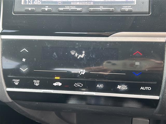 フィットハイブリッド Ｆパッケージ　社外ナビ　ＥＴＣ　ＣＤ　Ｂｌｕｅｔｏｏｔｈ　スマートキー　スペアキー　横滑り防止　エンジンスタートボタン　ＡＡＣ　記録簿（12枚目）