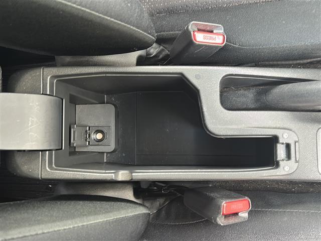 フィットハイブリッド Ｆパッケージ　社外ナビ　ＥＴＣ　ＣＤ　Ｂｌｕｅｔｏｏｔｈ　スマートキー　スペアキー　横滑り防止　エンジンスタートボタン　ＡＡＣ　記録簿（16枚目）