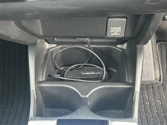 フィットハイブリッド Ｆパッケージ　社外ナビ　ＥＴＣ　ＣＤ　Ｂｌｕｅｔｏｏｔｈ　スマートキー　スペアキー　横滑り防止　エンジンスタートボタン　ＡＡＣ　記録簿（17枚目）