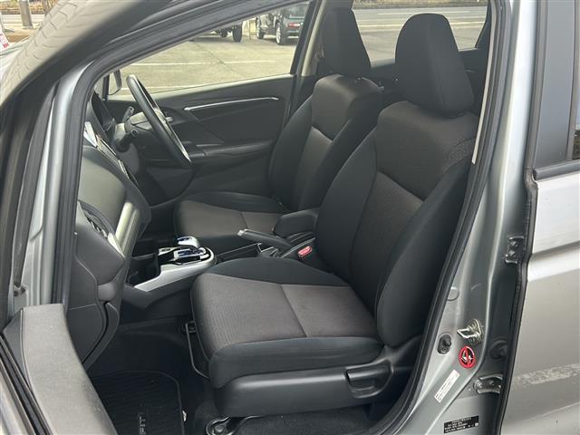 フィットハイブリッド Ｆパッケージ　社外ナビ　ＥＴＣ　ＣＤ　Ｂｌｕｅｔｏｏｔｈ　スマートキー　スペアキー　横滑り防止　エンジンスタートボタン　ＡＡＣ　記録簿（24枚目）