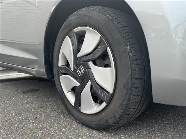 フィットハイブリッド Ｆパッケージ　社外ナビ　ＥＴＣ　ＣＤ　Ｂｌｕｅｔｏｏｔｈ　スマートキー　スペアキー　横滑り防止　エンジンスタートボタン　ＡＡＣ　記録簿（32枚目）