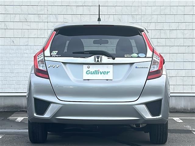 フィットハイブリッド Ｆパッケージ　社外ナビ　ＥＴＣ　ＣＤ　Ｂｌｕｅｔｏｏｔｈ　スマートキー　スペアキー　横滑り防止　エンジンスタートボタン　ＡＡＣ　記録簿（34枚目）