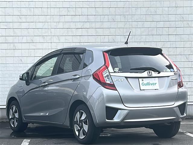 フィットハイブリッド Ｆパッケージ　社外ナビ　ＥＴＣ　ＣＤ　Ｂｌｕｅｔｏｏｔｈ　スマートキー　スペアキー　横滑り防止　エンジンスタートボタン　ＡＡＣ　記録簿（35枚目）