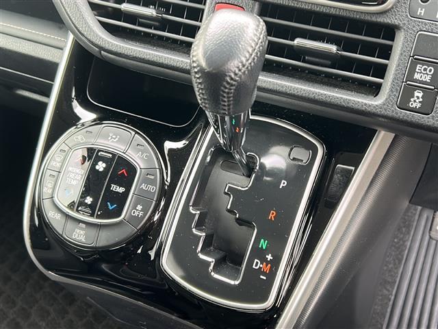 エスクァイア Ｘｉ　ワンオーナー　後席用モニター　純正ナビ　フルセグＴＶ　ＣＤ　Ｂｌｕｅｔｏｏｔｈ　ＥＴＣ　バックカメラ　寒冷地仕様　スペアキー　エンジンスターター　スペアキー　オートライト　夏タイヤ積込み（16枚目）