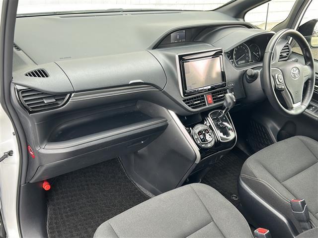 エスクァイア Ｘｉ　ワンオーナー　後席用モニター　純正ナビ　フルセグＴＶ　ＣＤ　Ｂｌｕｅｔｏｏｔｈ　ＥＴＣ　バックカメラ　寒冷地仕様　スペアキー　エンジンスターター　スペアキー　オートライト　夏タイヤ積込み（23枚目）