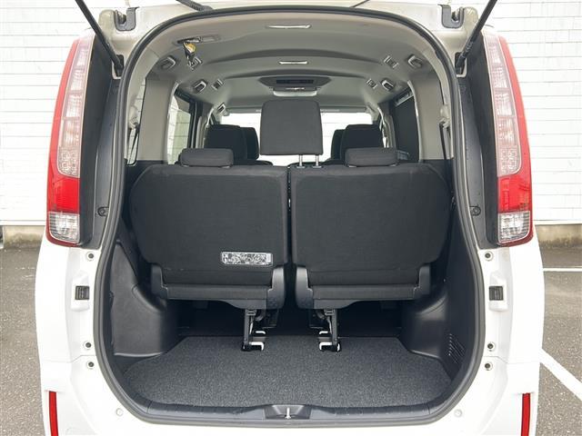 エスクァイア Ｘｉ　ワンオーナー　後席用モニター　純正ナビ　フルセグＴＶ　ＣＤ　Ｂｌｕｅｔｏｏｔｈ　ＥＴＣ　バックカメラ　寒冷地仕様　スペアキー　エンジンスターター　スペアキー　オートライト　夏タイヤ積込み（30枚目）