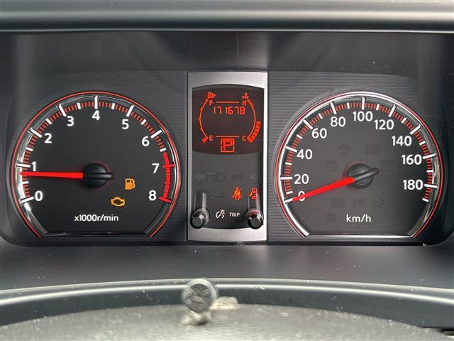 セレナ ２０Ｓ　バックカメラ／ＥＴＣ／オートライト／夏タイヤ積込／純正メモリナビ／ＣＤ，ＤＶＤ再生機能／両側スライドドア／３列シート／ＣＬＥＡＮ　ＩＯＮ／純正フロアマット／オートエアコン／ドアバイザー／リモコンキー（8枚目）