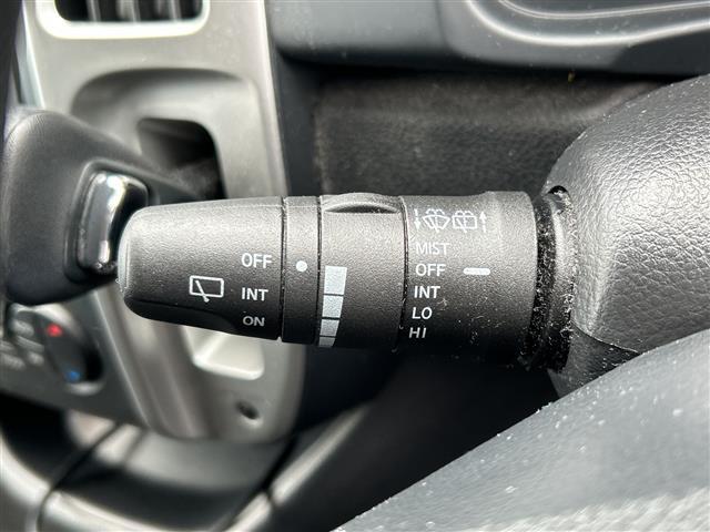 セレナ ２０Ｓ　バックカメラ／ＥＴＣ／オートライト／夏タイヤ積込／純正メモリナビ／ＣＤ，ＤＶＤ再生機能／両側スライドドア／３列シート／ＣＬＥＡＮ　ＩＯＮ／純正フロアマット／オートエアコン／ドアバイザー／リモコンキー（9枚目）