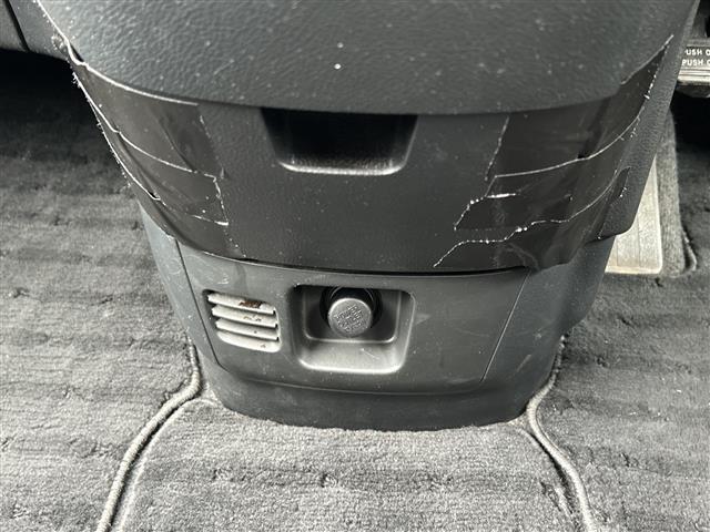 セレナ ２０Ｓ　バックカメラ／ＥＴＣ／オートライト／夏タイヤ積込／純正メモリナビ／ＣＤ，ＤＶＤ再生機能／両側スライドドア／３列シート／ＣＬＥＡＮ　ＩＯＮ／純正フロアマット／オートエアコン／ドアバイザー／リモコンキー（14枚目）