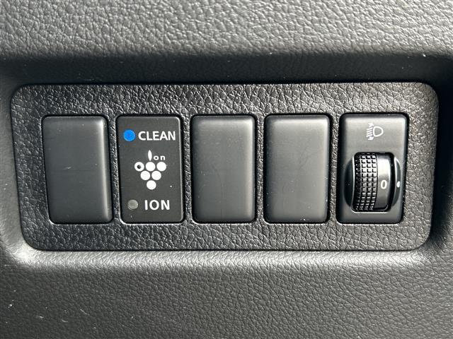 セレナ ２０Ｓ　バックカメラ／ＥＴＣ／オートライト／夏タイヤ積込／純正メモリナビ／ＣＤ，ＤＶＤ再生機能／両側スライドドア／３列シート／ＣＬＥＡＮ　ＩＯＮ／純正フロアマット／オートエアコン／ドアバイザー／リモコンキー（17枚目）