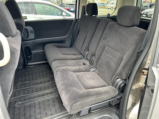 セレナ ２０Ｓ　バックカメラ／ＥＴＣ／オートライト／夏タイヤ積込／純正メモリナビ／ＣＤ，ＤＶＤ再生機能／両側スライドドア／３列シート／ＣＬＥＡＮ　ＩＯＮ／純正フロアマット／オートエアコン／ドアバイザー／リモコンキー（23枚目）