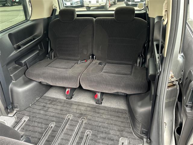 セレナ ２０Ｓ　バックカメラ／ＥＴＣ／オートライト／夏タイヤ積込／純正メモリナビ／ＣＤ，ＤＶＤ再生機能／両側スライドドア／３列シート／ＣＬＥＡＮ　ＩＯＮ／純正フロアマット／オートエアコン／ドアバイザー／リモコンキー（25枚目）