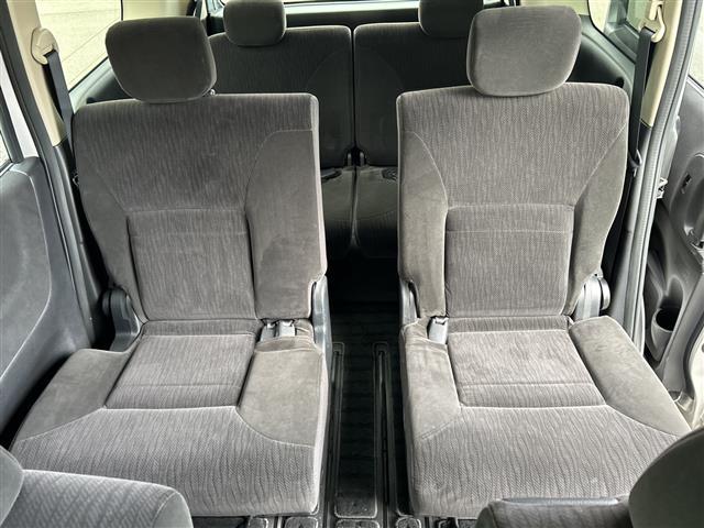 セレナ ２０Ｓ　バックカメラ／ＥＴＣ／オートライト／夏タイヤ積込／純正メモリナビ／ＣＤ，ＤＶＤ再生機能／両側スライドドア／３列シート／ＣＬＥＡＮ　ＩＯＮ／純正フロアマット／オートエアコン／ドアバイザー／リモコンキー（26枚目）