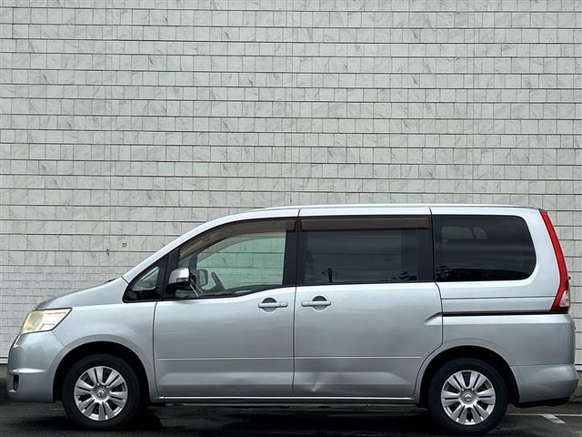 セレナ ２０Ｓ　バックカメラ／ＥＴＣ／オートライト／夏タイヤ積込／純正メモリナビ／ＣＤ，ＤＶＤ再生機能／両側スライドドア／３列シート／ＣＬＥＡＮ　ＩＯＮ／純正フロアマット／オートエアコン／ドアバイザー／リモコンキー（35枚目）