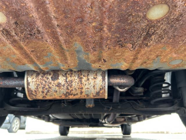 セレナ ２０Ｓ　バックカメラ／ＥＴＣ／オートライト／夏タイヤ積込／純正メモリナビ／ＣＤ，ＤＶＤ再生機能／両側スライドドア／３列シート／ＣＬＥＡＮ　ＩＯＮ／純正フロアマット／オートエアコン／ドアバイザー／リモコンキー（41枚目）