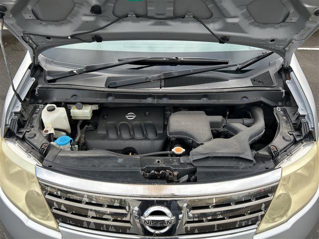 セレナ ２０Ｓ　バックカメラ／ＥＴＣ／オートライト／夏タイヤ積込／純正メモリナビ／ＣＤ，ＤＶＤ再生機能／両側スライドドア／３列シート／ＣＬＥＡＮ　ＩＯＮ／純正フロアマット／オートエアコン／ドアバイザー／リモコンキー（42枚目）