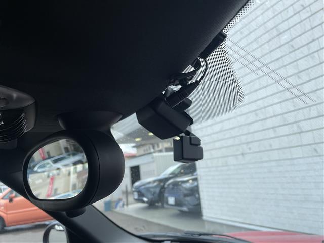 ＭＩＮＩ ジョンクーパーワークス　クロスオーバー　社外ナビ　Ｂｌｕｅｔｏｏｔｈ　ＴＶ　ＣＤ　ＤＶＤ　クルコン　横滑り防止　ＡＢＳ　ＥＴＣ　４ＷＤ　ＡＡＣ　ＭＴモードＡＴ　ドラレコ　純正フロアマット　オートライト　純正アルミホイール（7枚目）
