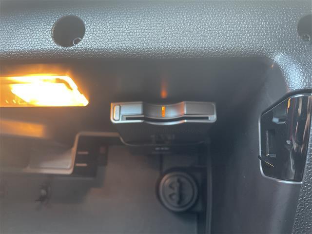 ＭＩＮＩ ジョンクーパーワークス　クロスオーバー　社外ナビ　Ｂｌｕｅｔｏｏｔｈ　ＴＶ　ＣＤ　ＤＶＤ　クルコン　横滑り防止　ＡＢＳ　ＥＴＣ　４ＷＤ　ＡＡＣ　ＭＴモードＡＴ　ドラレコ　純正フロアマット　オートライト　純正アルミホイール（8枚目）