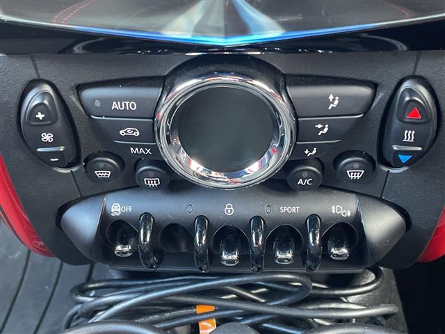 ＭＩＮＩ ジョンクーパーワークス　クロスオーバー　社外ナビ　Ｂｌｕｅｔｏｏｔｈ　ＴＶ　ＣＤ　ＤＶＤ　クルコン　横滑り防止　ＡＢＳ　ＥＴＣ　４ＷＤ　ＡＡＣ　ＭＴモードＡＴ　ドラレコ　純正フロアマット　オートライト　純正アルミホイール（17枚目）