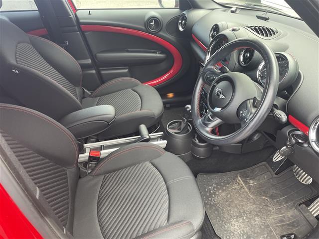 ＭＩＮＩ ジョンクーパーワークス　クロスオーバー　社外ナビ　Ｂｌｕｅｔｏｏｔｈ　ＴＶ　ＣＤ　ＤＶＤ　クルコン　横滑り防止　ＡＢＳ　ＥＴＣ　４ＷＤ　ＡＡＣ　ＭＴモードＡＴ　ドラレコ　純正フロアマット　オートライト　純正アルミホイール（24枚目）