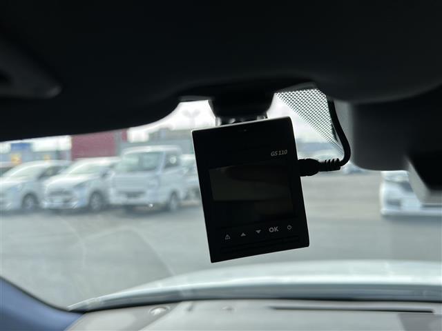 ＩＳ ＩＳ３００ｈ　Ｆスポーツ　純正ＨＤＤナビ　地デジＴＶ　ＣＤ　ＤＶＤ　ＢＴ　ＵＳＢ　ラジオ再生　レーダークルーズコントロール　レーンアシスト　衝突軽減ブレーキ　ブラインドスポットモニター　コーナーセンサー　本革レザーシート（15枚目）