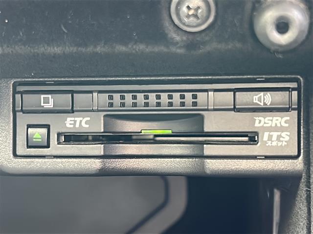 ＩＳ ＩＳ３００ｈ　Ｆスポーツ　純正ＨＤＤナビ　地デジＴＶ　ＣＤ　ＤＶＤ　ＢＴ　ＵＳＢ　ラジオ再生　レーダークルーズコントロール　レーンアシスト　衝突軽減ブレーキ　ブラインドスポットモニター　コーナーセンサー　本革レザーシート（16枚目）