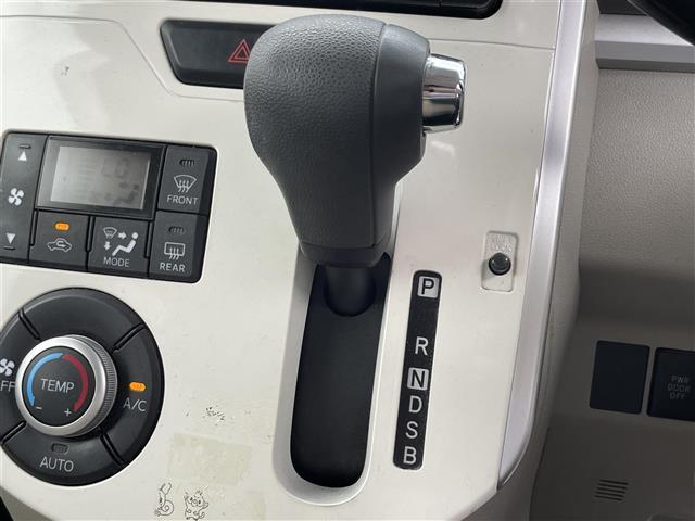 タント Ｘ　ホワイトアクセントＳＡＩＩ　ＫＥＮＷＯＯＤ製ナビ／フルセグＴＶ／バックカメラ／両側電動／ＥＴＣ／衝突軽減ブレーキ／ツートンルーフ／オートライト／プッシュスタート／スマートキー／ステアリングスイッチ／ドアバイザー（13枚目）