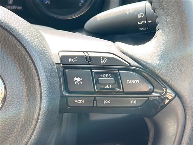 ヤリス ハイブリッドＺ　純正８ｉｎディスプレイオーディオ　ＢＴ　ＵＳＢ　ラジオ再生　レーダークルーズコントロール　レーンアシスト　衝突軽減ブレーキ　コーナーセンサー　シートヒーター　全方位カメラ　ビルトインＥＴＣ（9枚目）