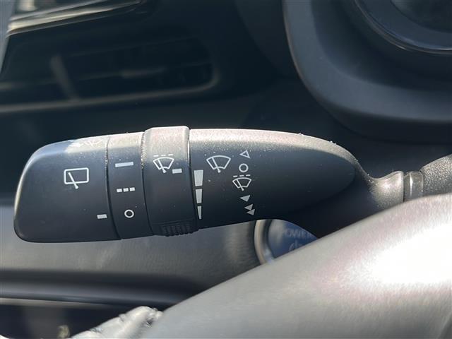 ヤリス ハイブリッドＺ　純正８ｉｎディスプレイオーディオ　ＢＴ　ＵＳＢ　ラジオ再生　レーダークルーズコントロール　レーンアシスト　衝突軽減ブレーキ　コーナーセンサー　シートヒーター　全方位カメラ　ビルトインＥＴＣ（10枚目）