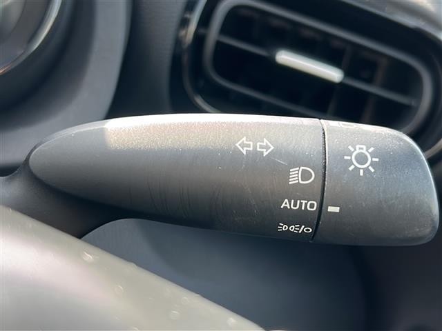 ヤリス ハイブリッドＺ　純正８ｉｎディスプレイオーディオ　ＢＴ　ＵＳＢ　ラジオ再生　レーダークルーズコントロール　レーンアシスト　衝突軽減ブレーキ　コーナーセンサー　シートヒーター　全方位カメラ　ビルトインＥＴＣ（11枚目）