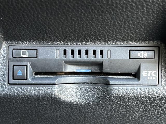 ヤリス ハイブリッドＺ　純正８ｉｎディスプレイオーディオ　ＢＴ　ＵＳＢ　ラジオ再生　レーダークルーズコントロール　レーンアシスト　衝突軽減ブレーキ　コーナーセンサー　シートヒーター　全方位カメラ　ビルトインＥＴＣ（16枚目）