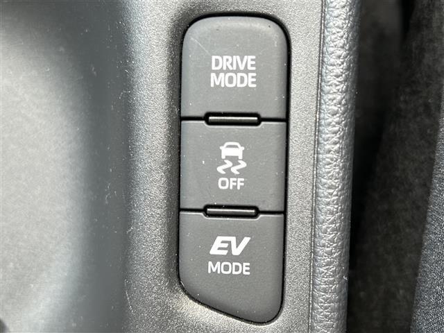 ヤリス ハイブリッドＺ　純正８ｉｎディスプレイオーディオ　ＢＴ　ＵＳＢ　ラジオ再生　レーダークルーズコントロール　レーンアシスト　衝突軽減ブレーキ　コーナーセンサー　シートヒーター　全方位カメラ　ビルトインＥＴＣ（18枚目）