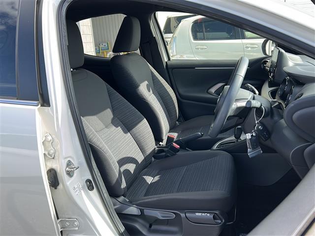 ヤリス ハイブリッドＺ　純正８ｉｎディスプレイオーディオ　ＢＴ　ＵＳＢ　ラジオ再生　レーダークルーズコントロール　レーンアシスト　衝突軽減ブレーキ　コーナーセンサー　シートヒーター　全方位カメラ　ビルトインＥＴＣ（21枚目）