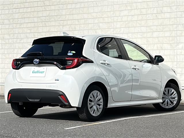 ヤリス ハイブリッドＺ　純正８ｉｎディスプレイオーディオ　ＢＴ　ＵＳＢ　ラジオ再生　レーダークルーズコントロール　レーンアシスト　衝突軽減ブレーキ　コーナーセンサー　シートヒーター　全方位カメラ　ビルトインＥＴＣ（33枚目）