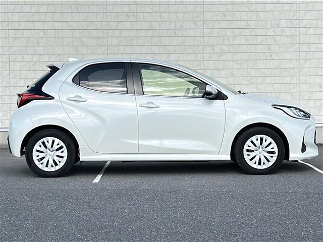 ヤリス ハイブリッドＺ　純正８ｉｎディスプレイオーディオ　ＢＴ　ＵＳＢ　ラジオ再生　レーダークルーズコントロール　レーンアシスト　衝突軽減ブレーキ　コーナーセンサー　シートヒーター　全方位カメラ　ビルトインＥＴＣ（34枚目）