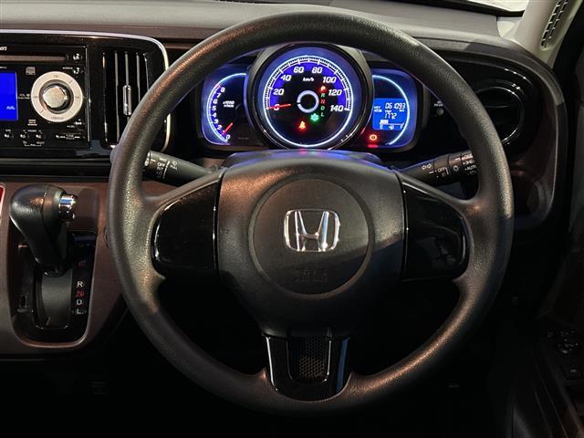 Ｎ－ＯＮＥ プレミアム　純正オーディオ　ＣＤ　ＵＳＢ　ラジオ再生　オートライト　ＬＥＤヘッドライト　ＨＯＮＤＡ製１５ｉｎアルミホイール　純正ＡＷ付サマータイヤ車載　スマートキー　取扱説明書　保証書（6枚目）