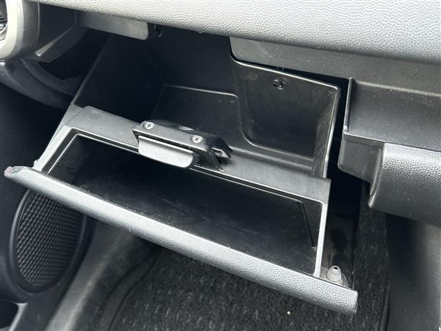 デミオ １３Ｃ　ワンオーナー　社外メモリナビ　ＡＶＮ６６９ＨＤ　地デジＴＶ　ＣＤ　ＤＶＤ　ＢＴ　ラジオ再生　オートライト　純正フロアマット　リモコンキー　取扱説明書　保証書（14枚目）