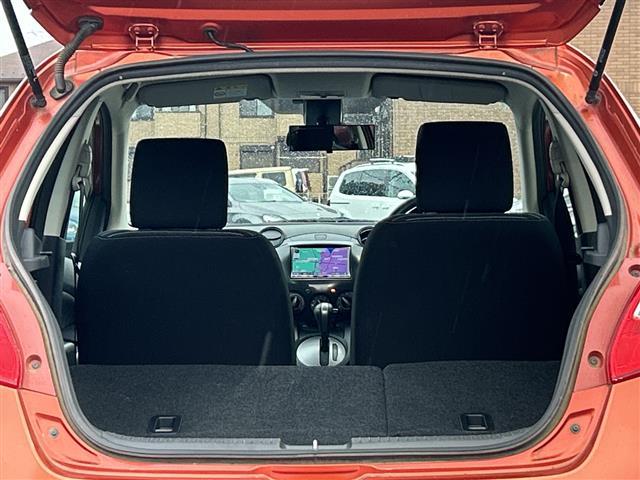 デミオ １３Ｃ　ワンオーナー　社外メモリナビ　ＡＶＮ６６９ＨＤ　地デジＴＶ　ＣＤ　ＤＶＤ　ＢＴ　ラジオ再生　オートライト　純正フロアマット　リモコンキー　取扱説明書　保証書（22枚目）